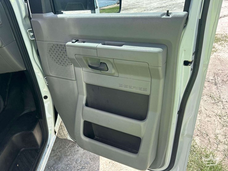 2017-ford-e350-image-19