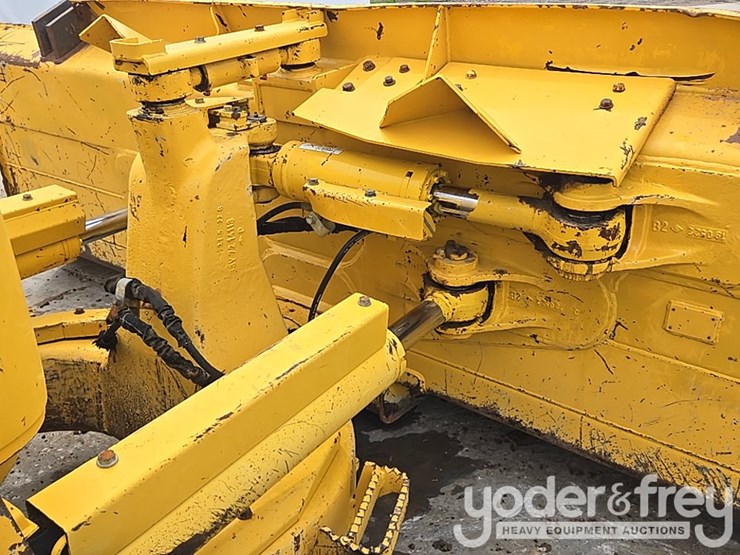 2023-komatsu-d61pxi-24-image-24