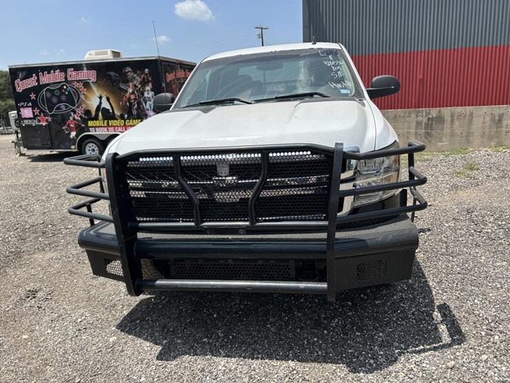 2011-chevrolet-silverado-2500-image-2