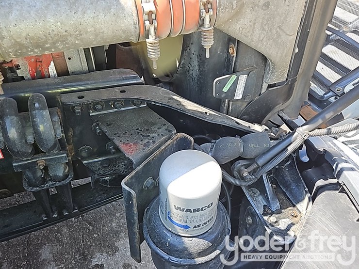 2019-freightliner-cascadia-125-image-22