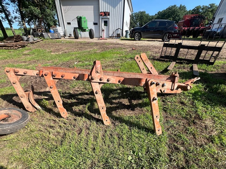 #9910-•-allis-chalmers-snap-coupler-4-bottom-plow-image-4