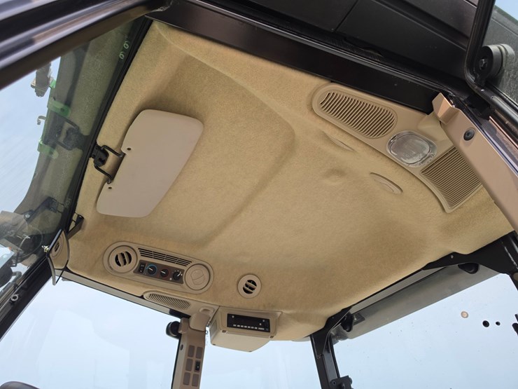 2023-john-deere-6120e-image-9