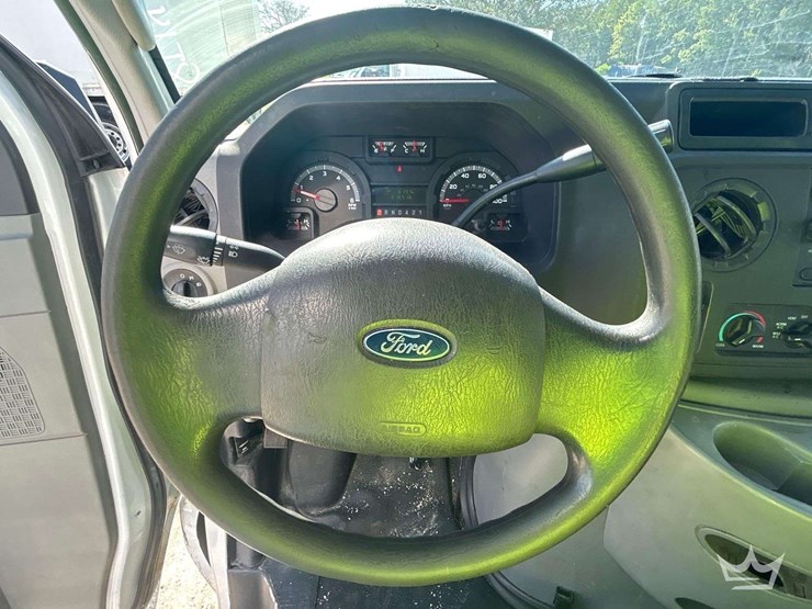 2017-ford-e350-image-21