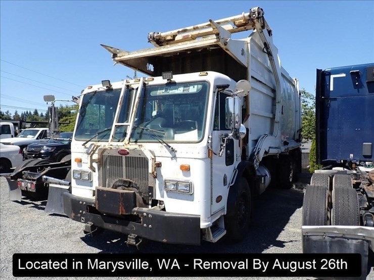 2005-peterbilt-320-image-1