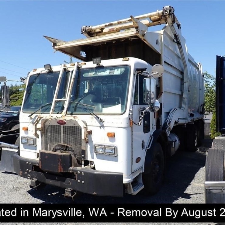 2005 PETERBILT 320