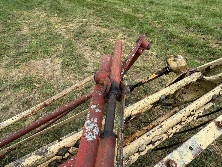 #4004-•-new-holland-10ft-bar-rake-image-12