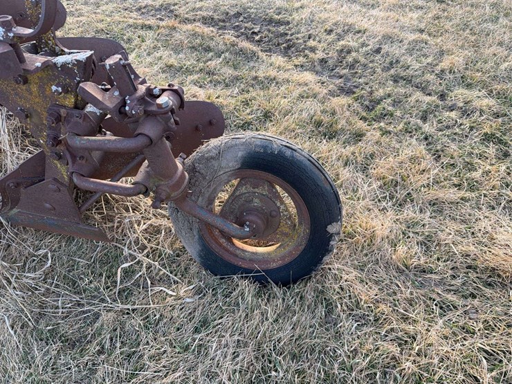 john-deere-pull-type-three-bottom-plow-image-21