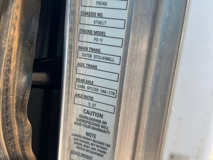 2018-peterbilt-348-image-22