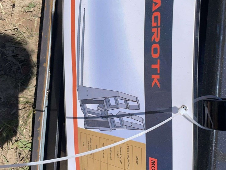 agrotk-skid-steer-pallet-forks.-image-3