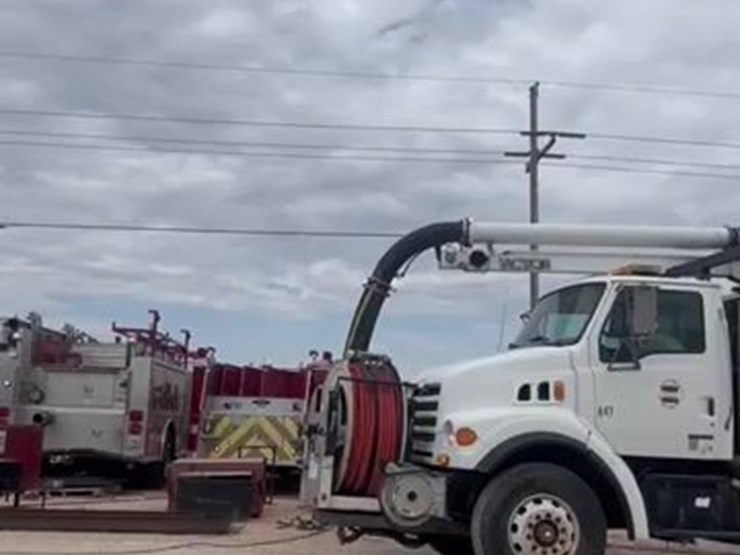 2004-sterling-l7500-image-1