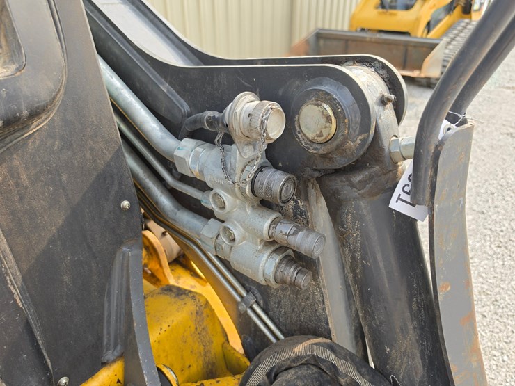 2021-new-holland-c362-image-6