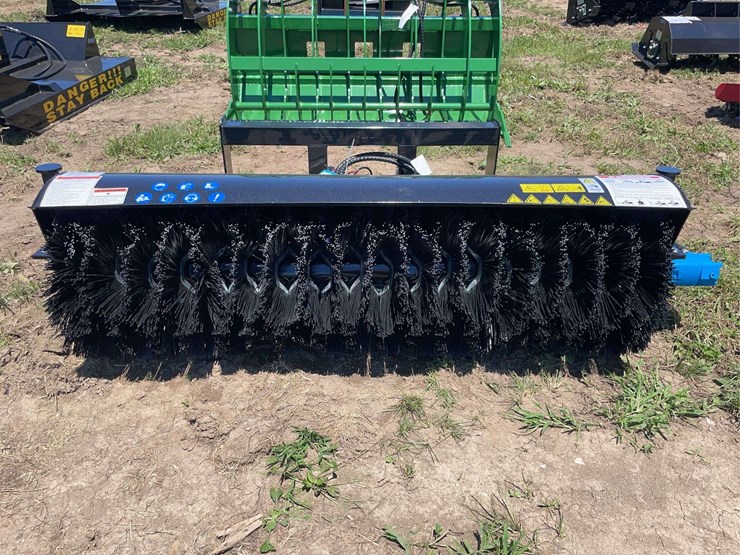 agt-skid-steer-rotary-angle-broom-image-1