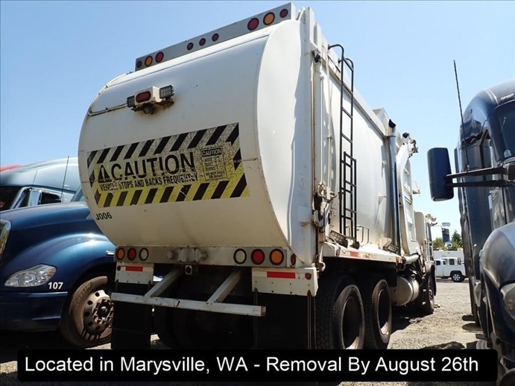 2005-peterbilt-320-image-11