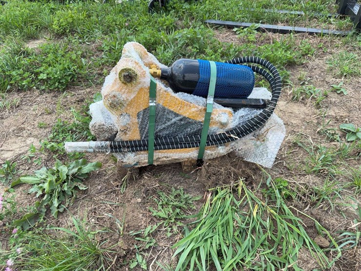 hydraulic-hammer-attachment-image-1