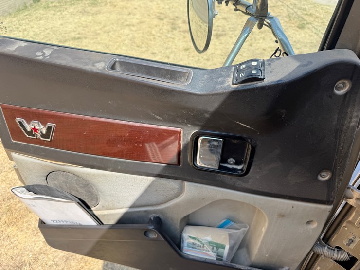 2014-western-star-4900-image-25