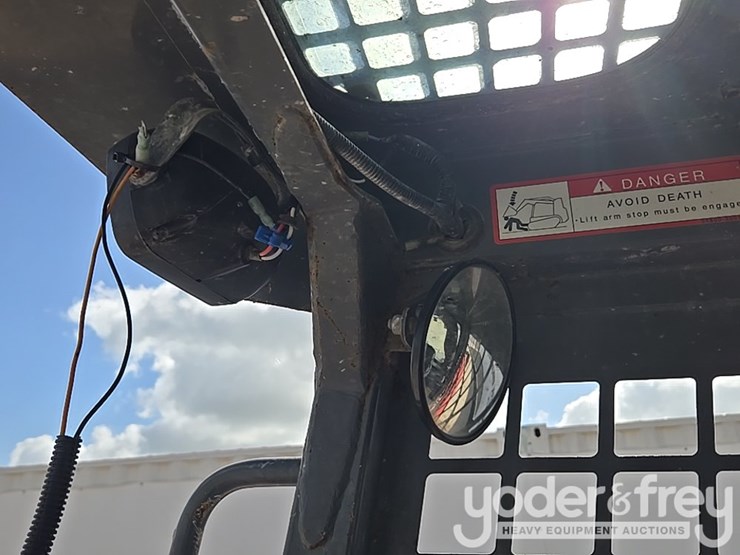 2019-takeuchi-tl8-image-46