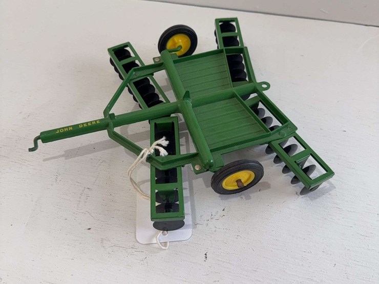 ertl-john-deere-disk,-1/16-scale-image-1