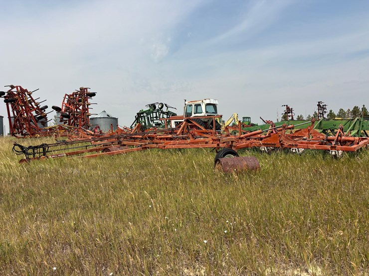 leon-1100-chisel-plow-image-2