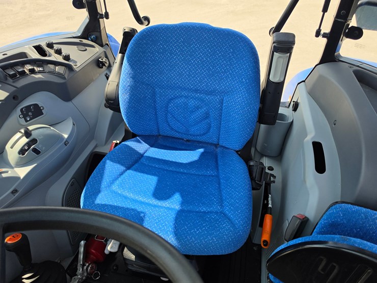2013-new-holland-t5.105-image-18