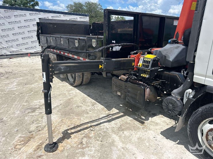 2016-isuzu-nrr-image-16