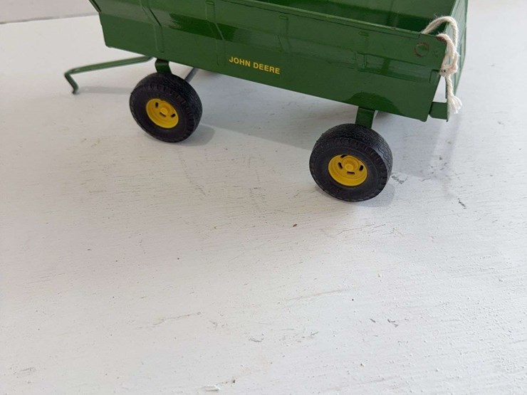 john-deere-barge-wagon,-die-cast-metal,-1/16-scale-image-2