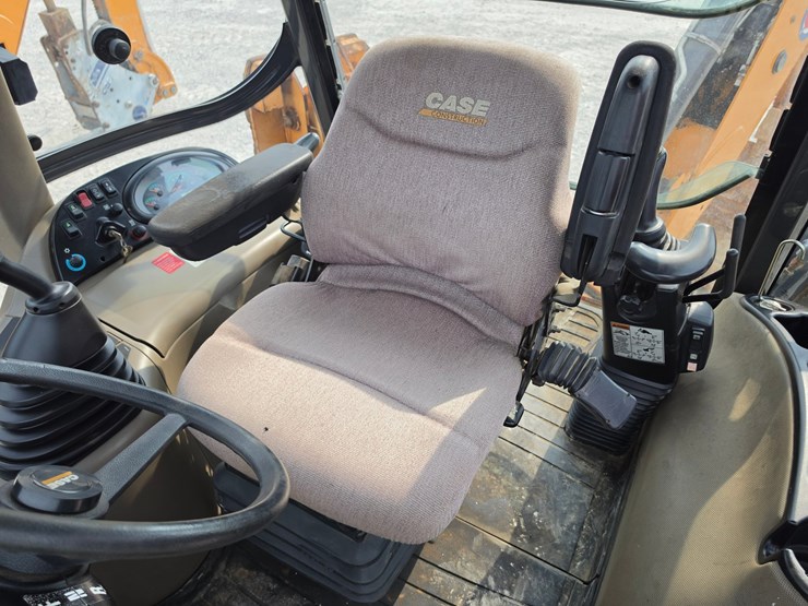 2015-case-580sn-image-10