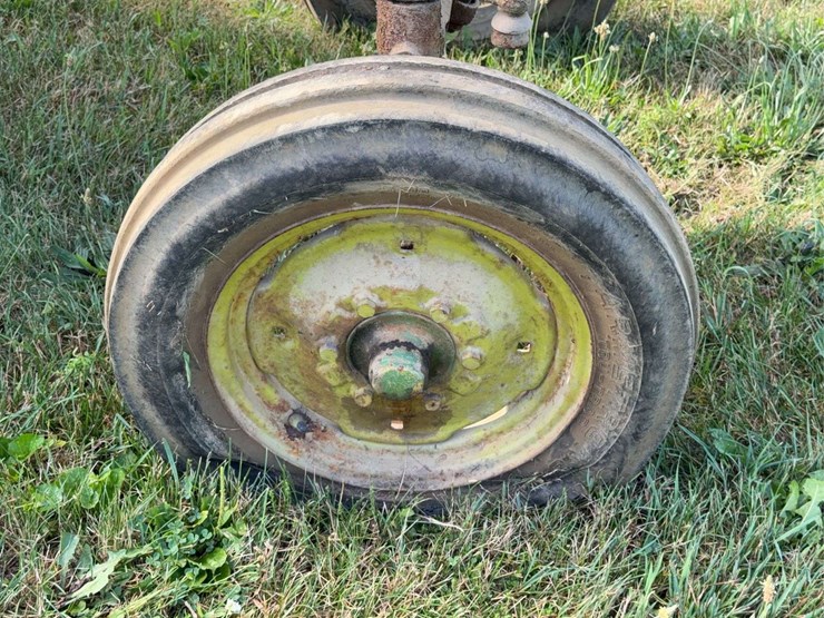 john-deere-330-image-18