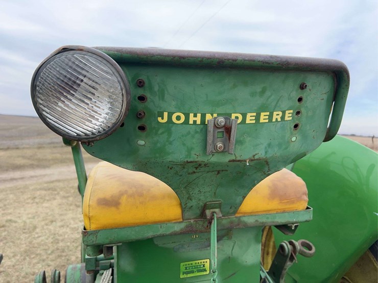 john-deere-520-image-42