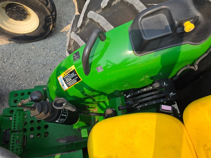 2016-john-deere-5075e-image-13
