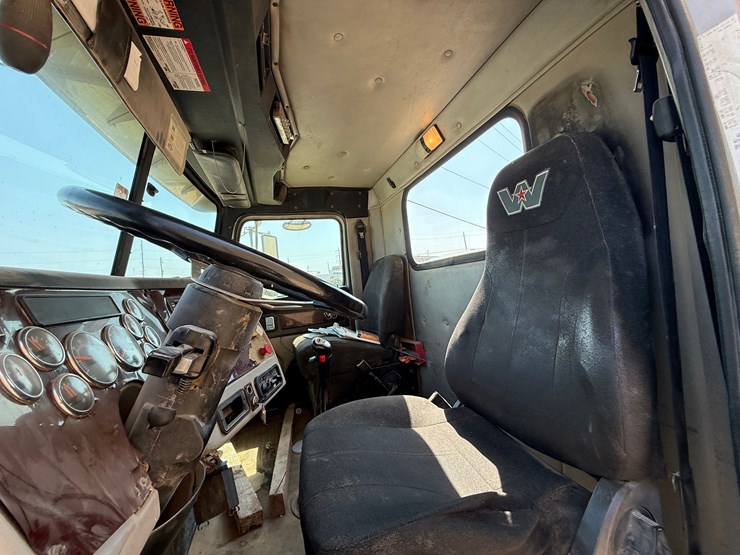 2014-western-star-4900-image-17