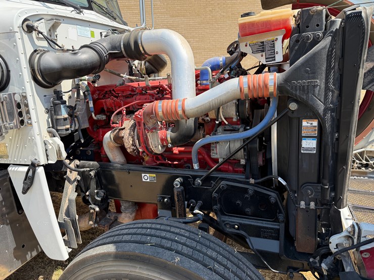 2014-peterbilt-388-image-23