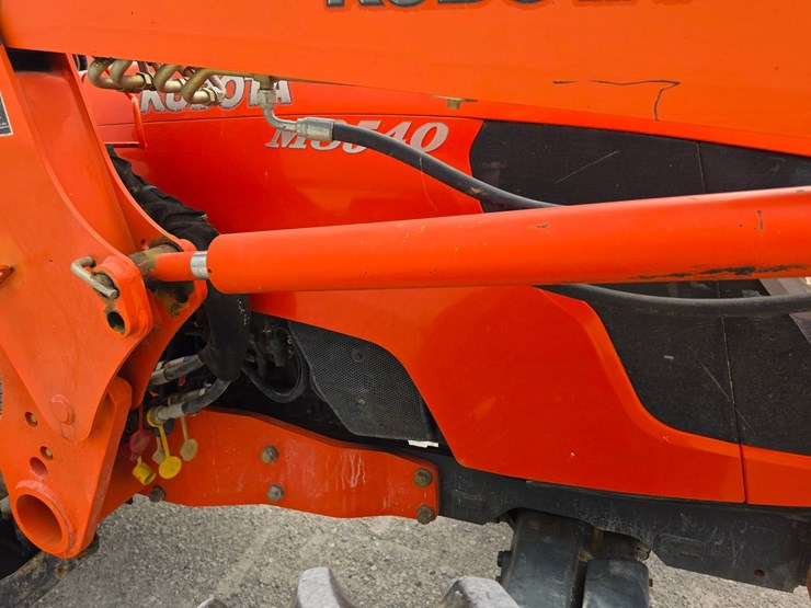 2006-kubota-m8540d-image-25