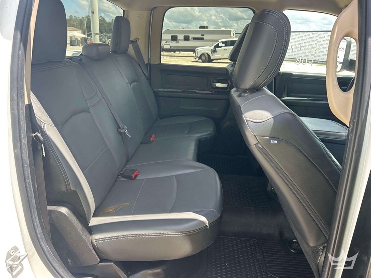 2019-dodge-2500-image-33