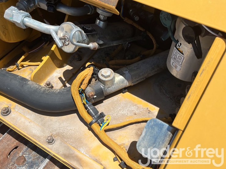 2018-caterpillar-d6n-lgp-image-37