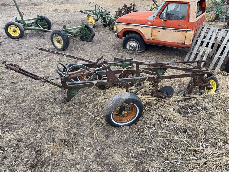 john-deere-pull-type-three-bottom-plow.-image-2