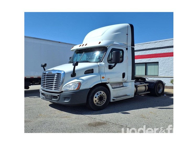 2019-freightliner-cascadia-113-image-1