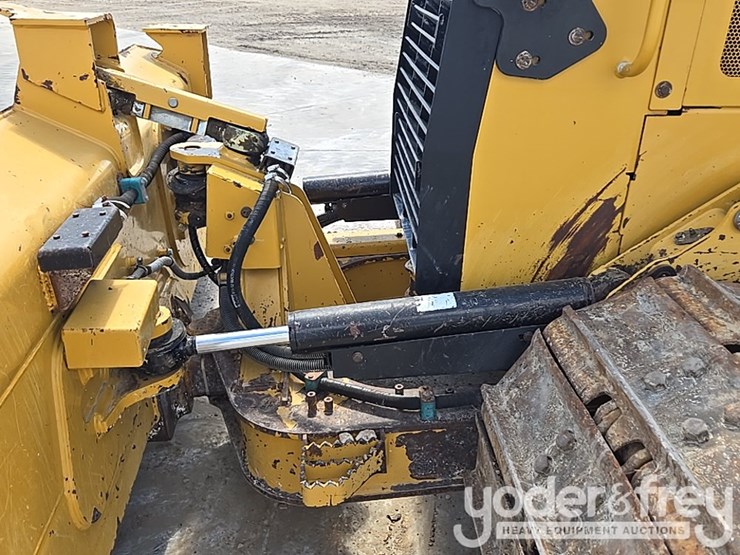 2019-caterpillar-d5k2-image-24