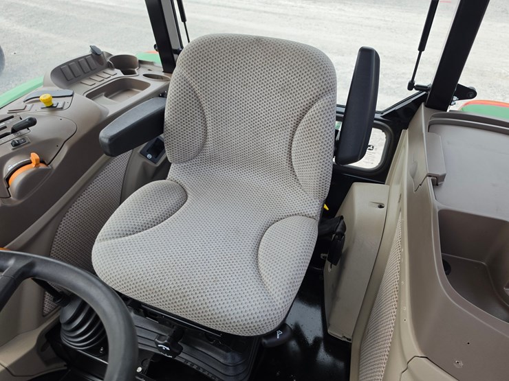 2019-john-deere-5100e-image-28