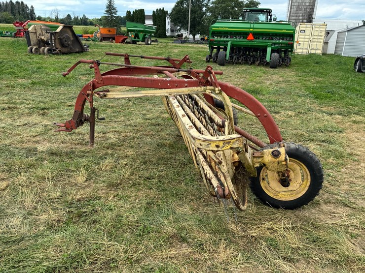 #4004-•-new-holland-10ft-bar-rake-image-3