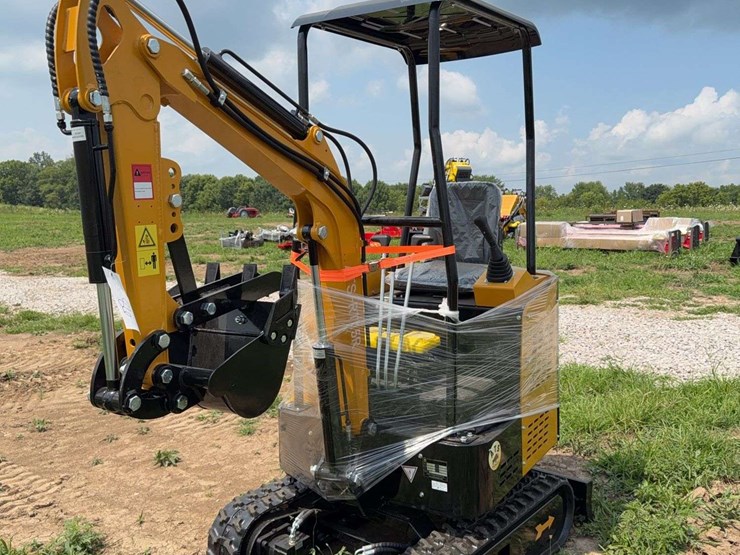 ats-rt15r-mini-excavator-image-1