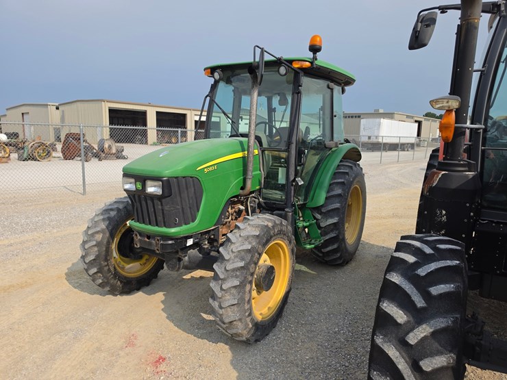 2010-john-deere-5083e-image-1