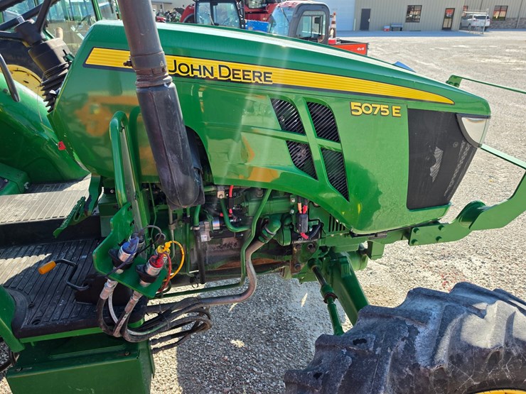 2018-john-deere-5075e-image-16