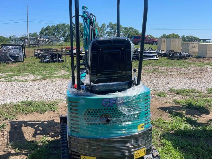 qh12r-mini-excavator-image-4