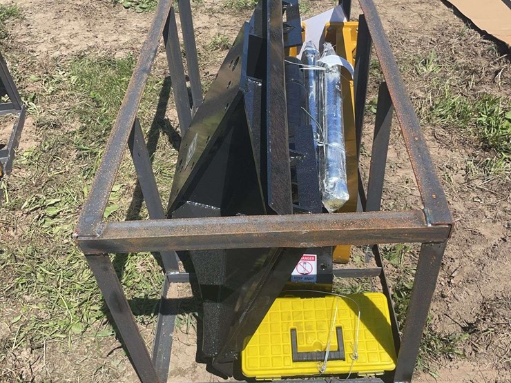 agt-skid-steer-hydraulic-hammer-image-2