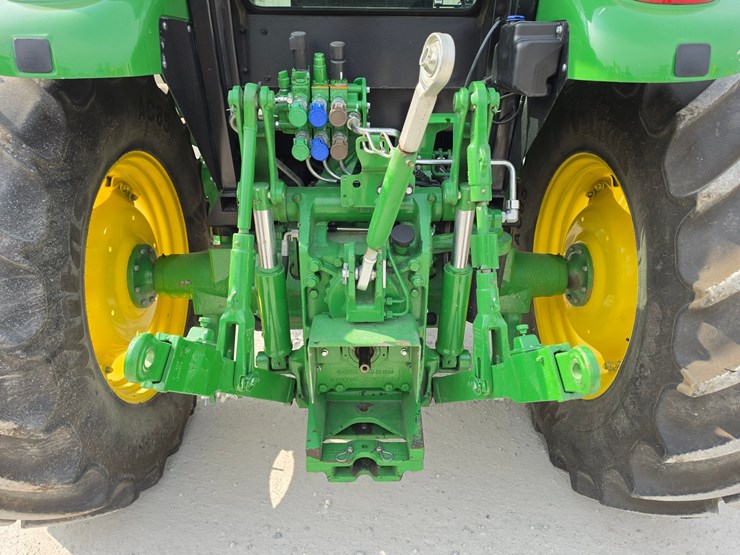 2023-john-deere-6120e-image-19