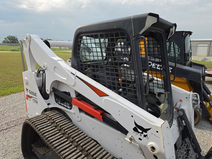 2021-bobcat-t740-image-13