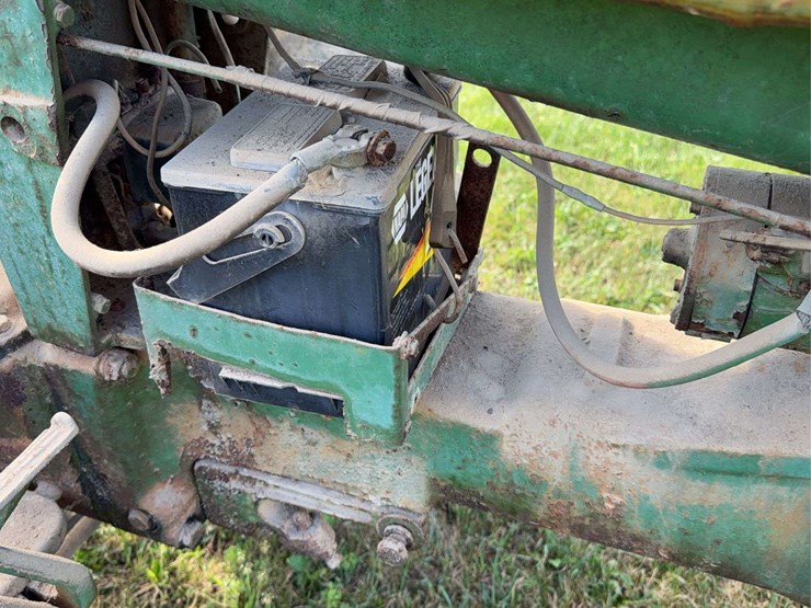 john-deere-330-image-25