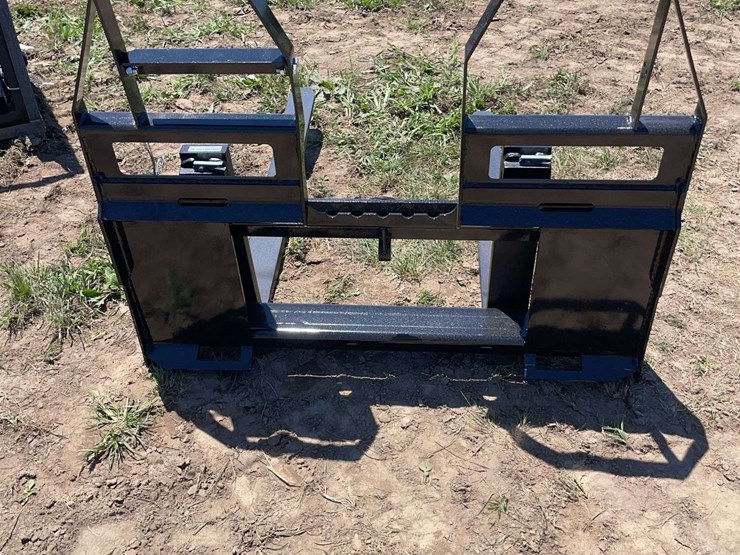 agrotk-skid-steer-pallet-forks.-image-2