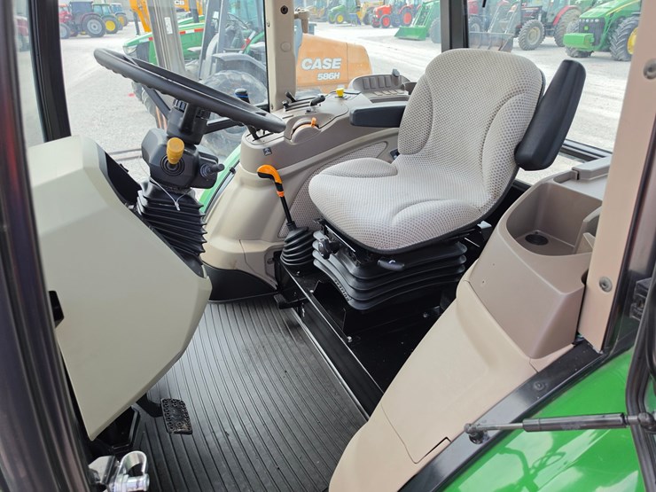 2019-john-deere-5100e-image-25