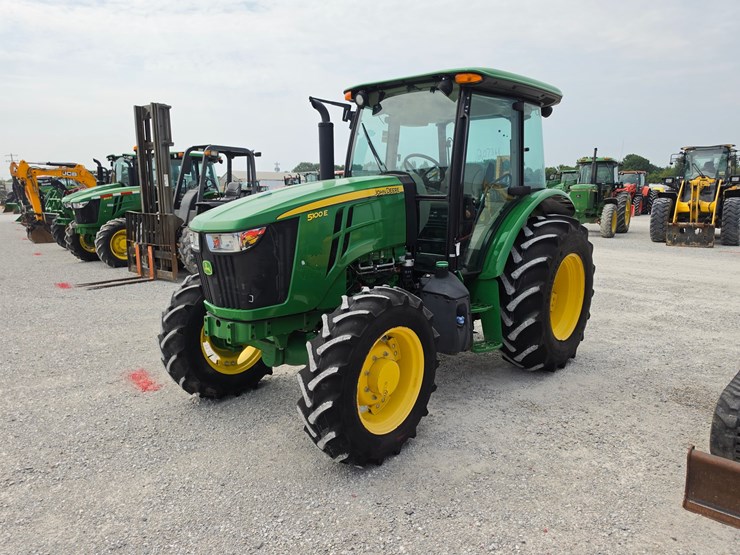 2019-john-deere-5100e-image-39